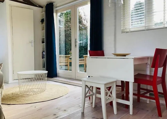 Tiny House In Tuin De Statige Mariahof Vakantiehuis Dordrecht