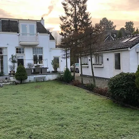 Holiday home Tiny House In Tuin De Statige Mariahof *