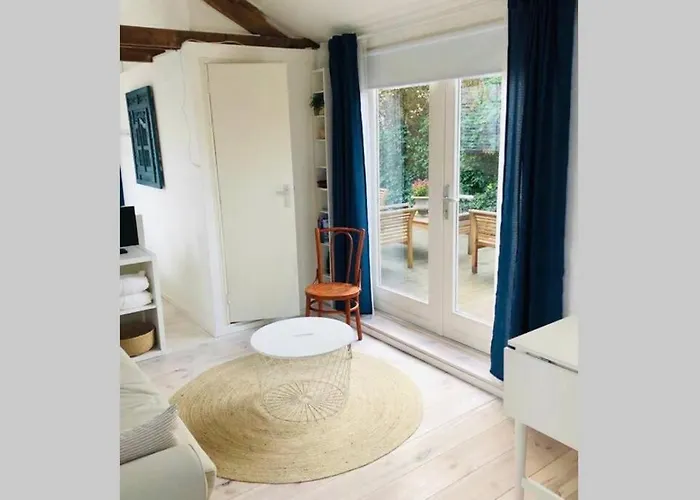 Tiny House In Tuin De Statige Mariahof Holiday home Dordrecht