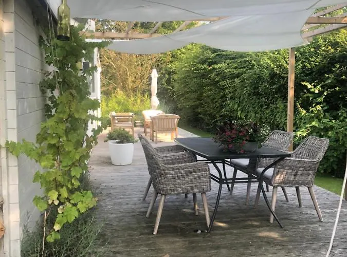 Holiday home Tiny House In Tuin De Statige Mariahof